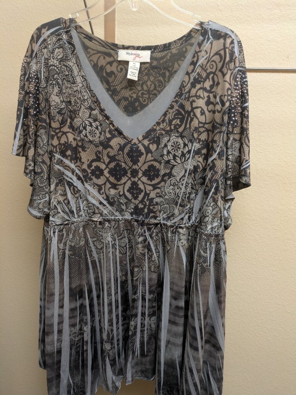 ~Beautiful Blouse Perfect for everyday!